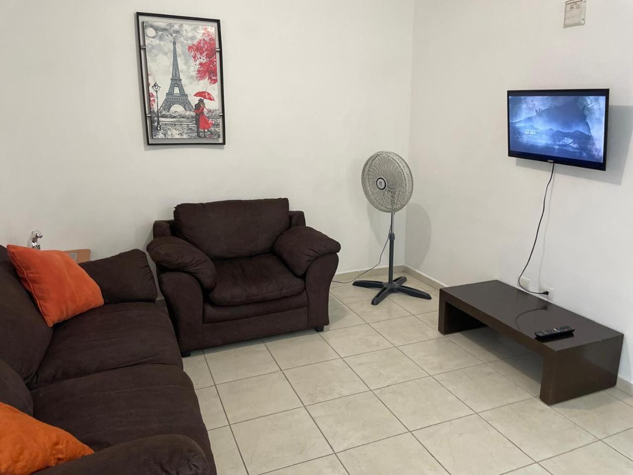 Casa De 3 Recamaras A 5 Min Del Aeropuerto Сasa de vacaciones