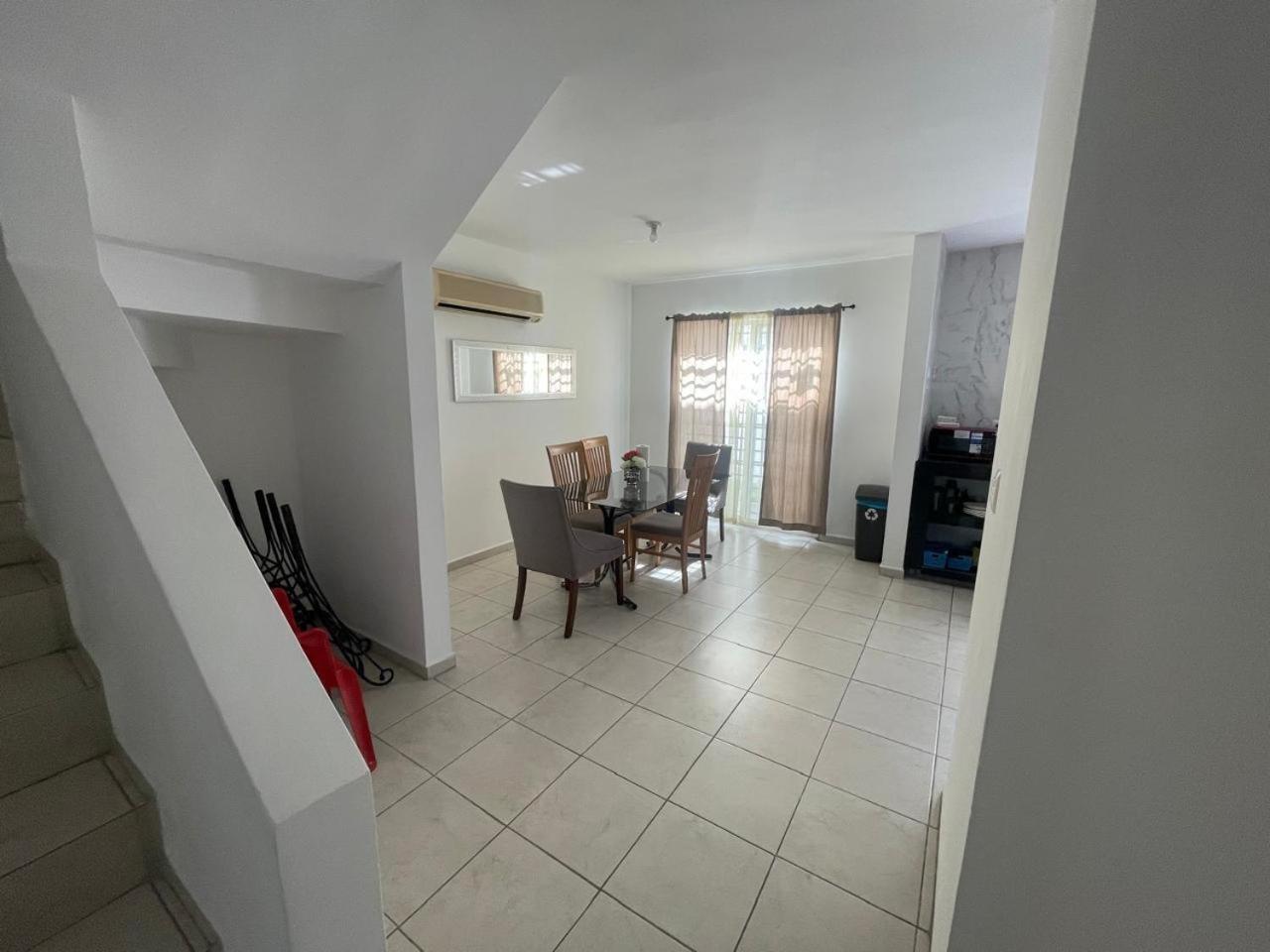 Casa De 3 Recamaras A 5 Min Del Aeropuerto Сasa de vacaciones